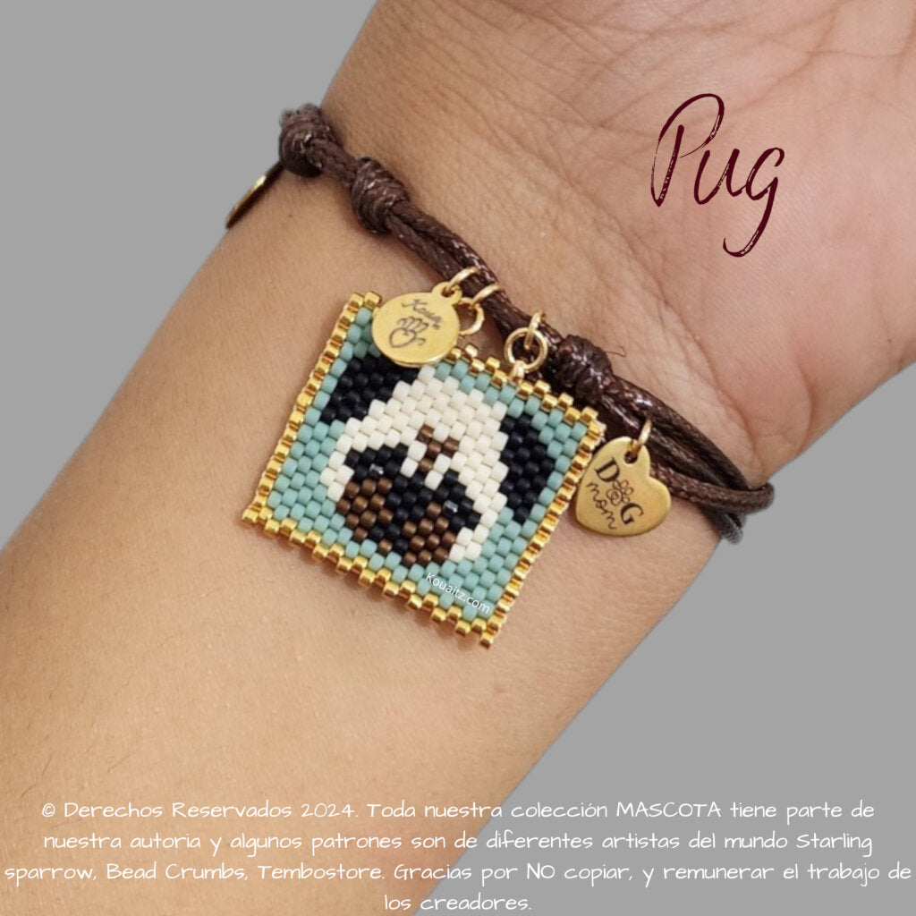 Pulsera artesanal de miyuki hecha en México con imagen de perro pug