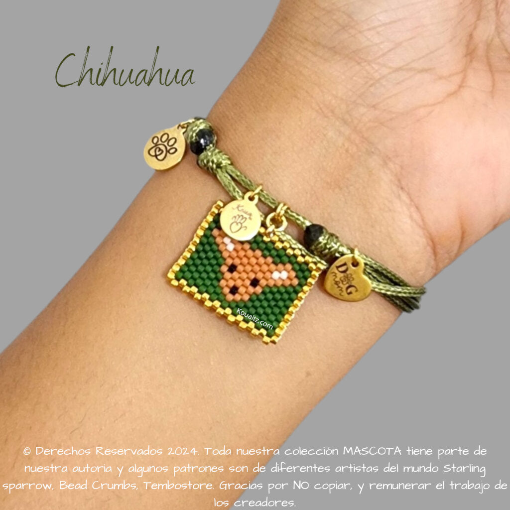 Pulsera artesanal de miyuki hecha en México con imagen de perro chihuahua 