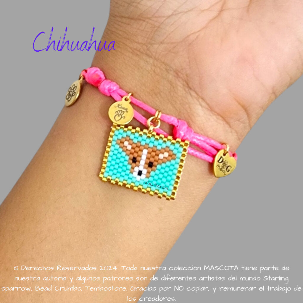 Pulsera artesanal de miyuki hecha en México con imagen de perro chihuahua