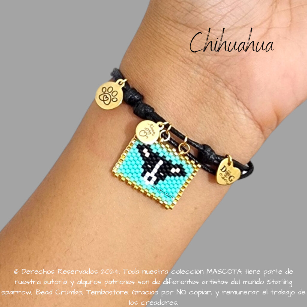 Pulsera artesanal de miyuki hecha en México con imagen de perro chihuahua