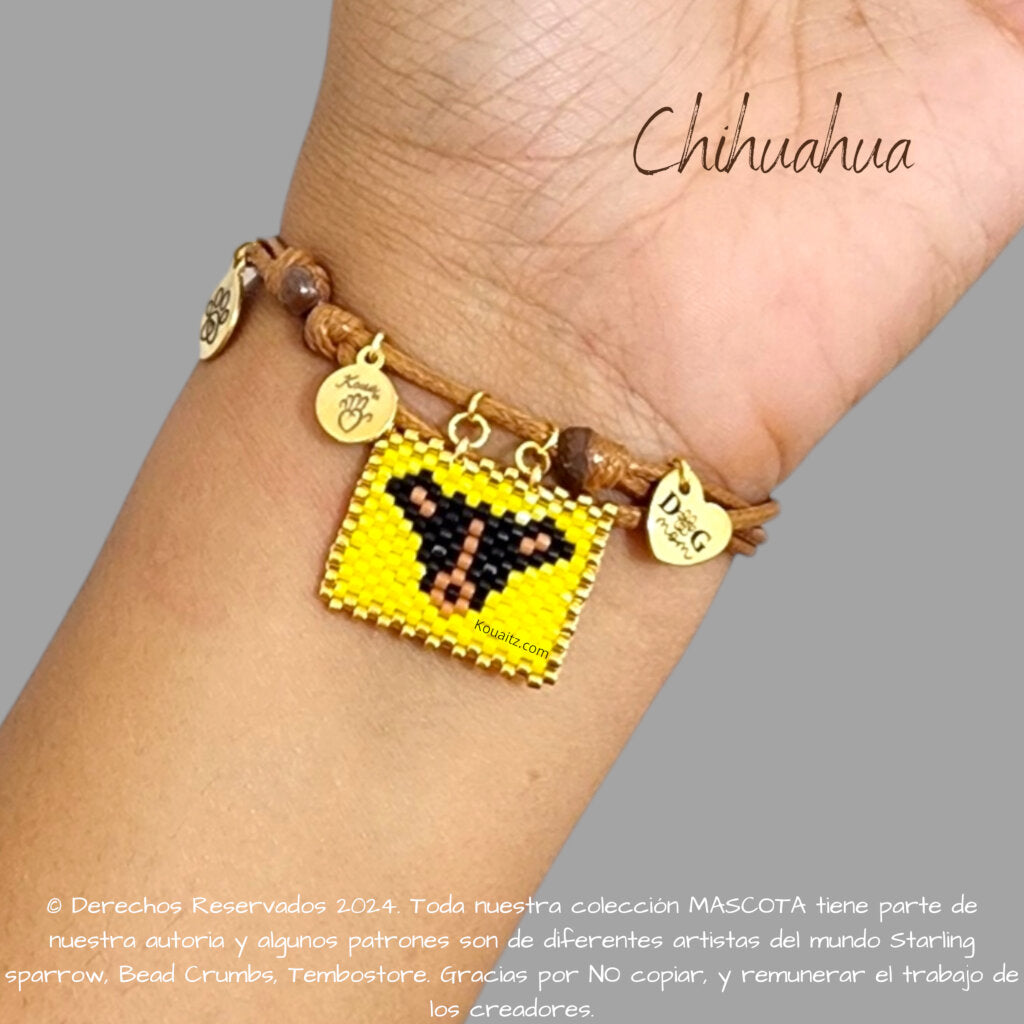 Pulsera artesanal de miyuki hecha en México con imagen de perro chihuahua