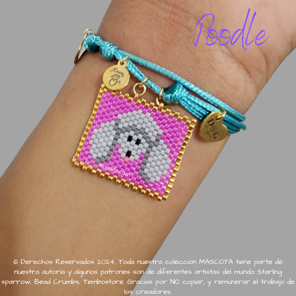 Pulsera artesanal de miyuki hecha en México con imagen de perro poodle 