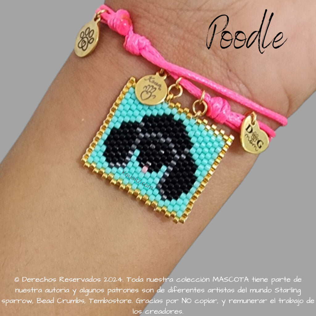 Pulsera artesanal de miyuki hecha en México con imagen de perro poodle 