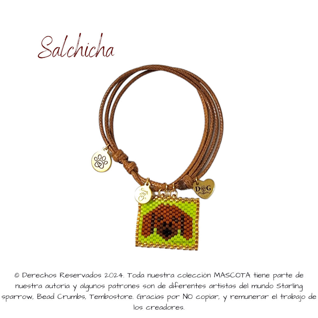 Pulsera artesanal de miyuki hecha en México con imagen de perro salchicha 